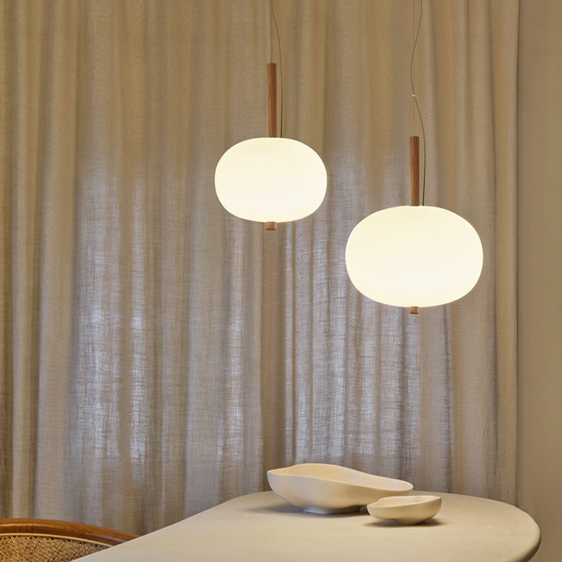 LedsC4 Ilargi Lámpara de techo colgante bolas LED madera clara y opal Ø320 00-6455-93-F9