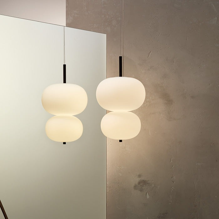 LedsC4 Ilargi Lámpara de techo colgante bolas LED madera oscura y opal 00-6463-92-F9