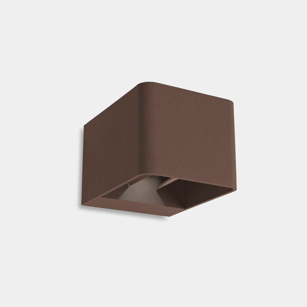 LedsC4 Wilson square LED wall light, warm white, brown 05-9683-J6-CL