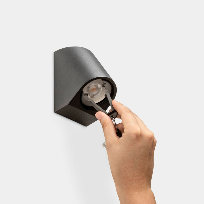 LedsC4 Aplique IP66 Eko Inclined GU10 8 Gris Urbano 05-E158-Z5-37