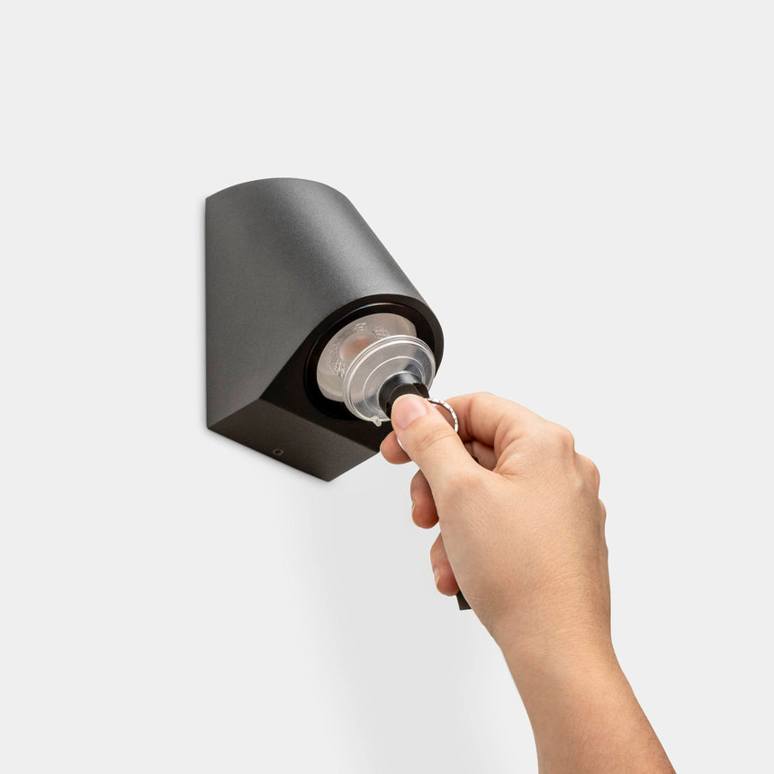 LedsC4 Aplique IP66 Eko Inclined GU10 8 Gris Urbano 05-E158-Z5-37