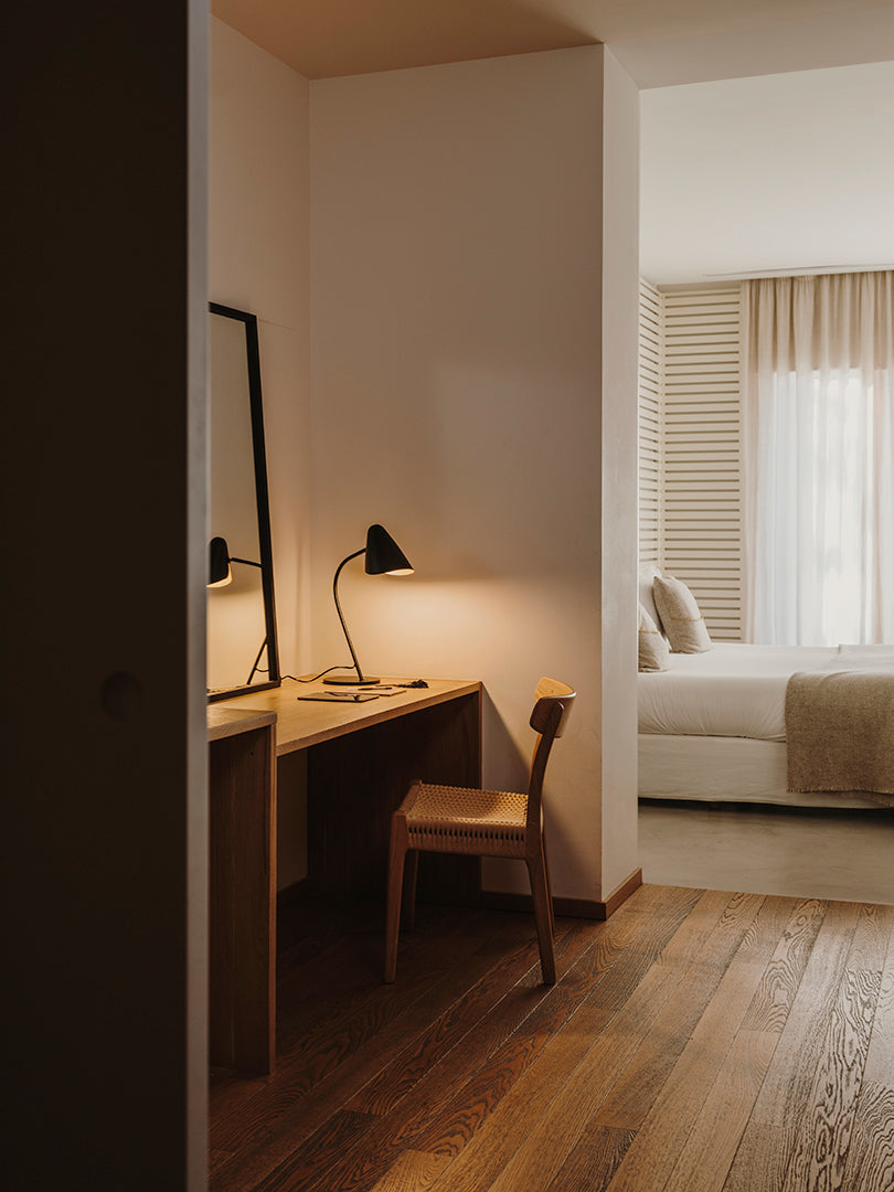 LedsC4 Sobremesa Organic E27 15 Negro 771Lm 10-7582-05-05