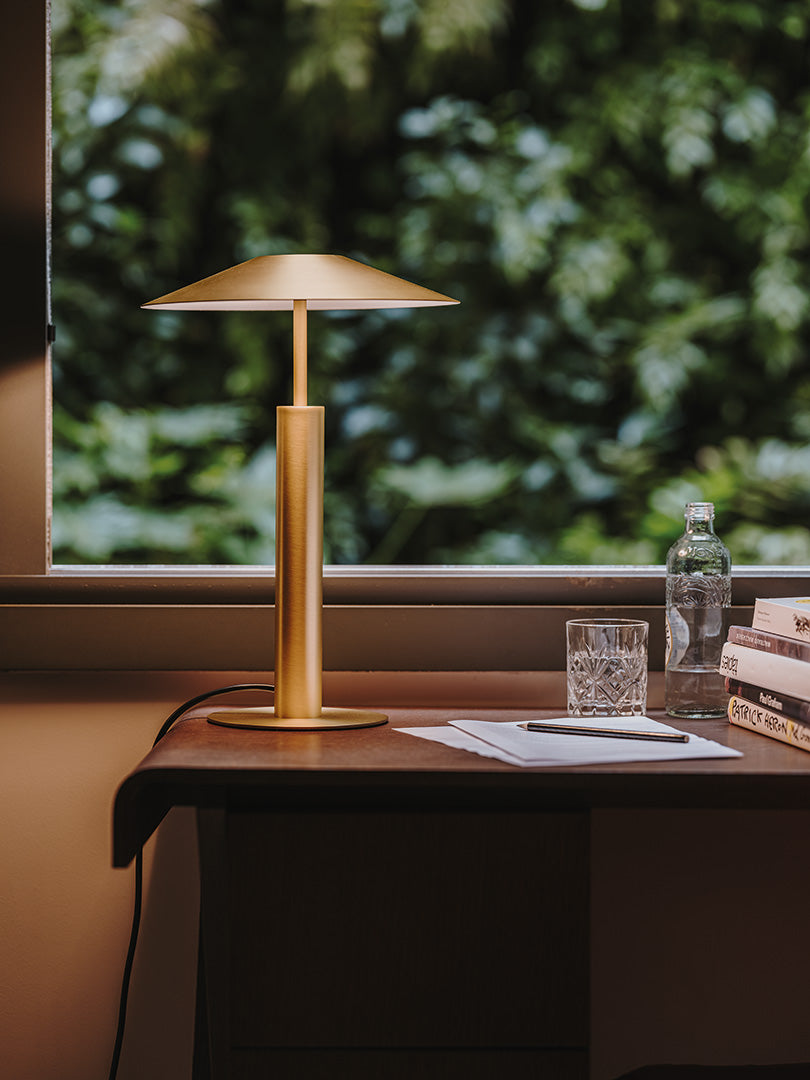 LedsC4 Sobremesa H LED oro mate 10-7742-DN-DN