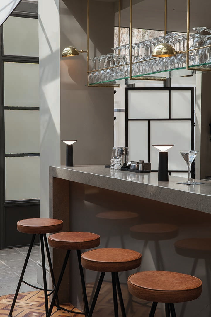 LedsC4 Tabletop Cocktail LED Touch dimmable black 10-8327-05-05