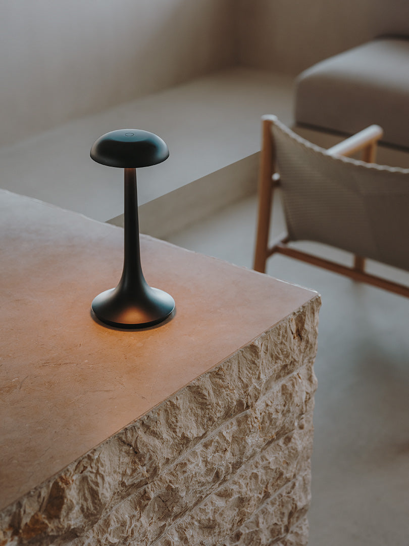 LedsC4 Sobremesa Portobello LED 2.1 Blanco Cálido - 2700K Touch Dimming Negro 137Lm 10-A001-05-05