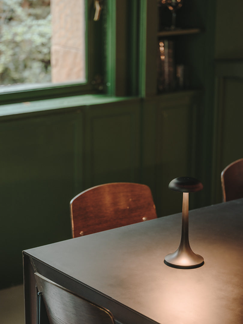 LedsC4 Sobremesa Portobello LED 2.1 Blanco Cálido - 2700K Touch Dimming Negro 137Lm 10-A001-05-05