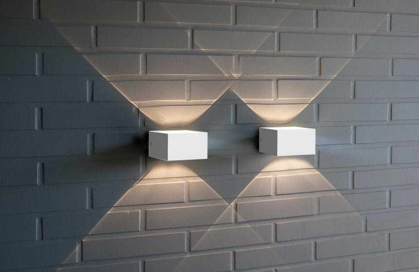 Sulion Hunt Aplique de aluminio en acabado blanco mate - HUNT 217150