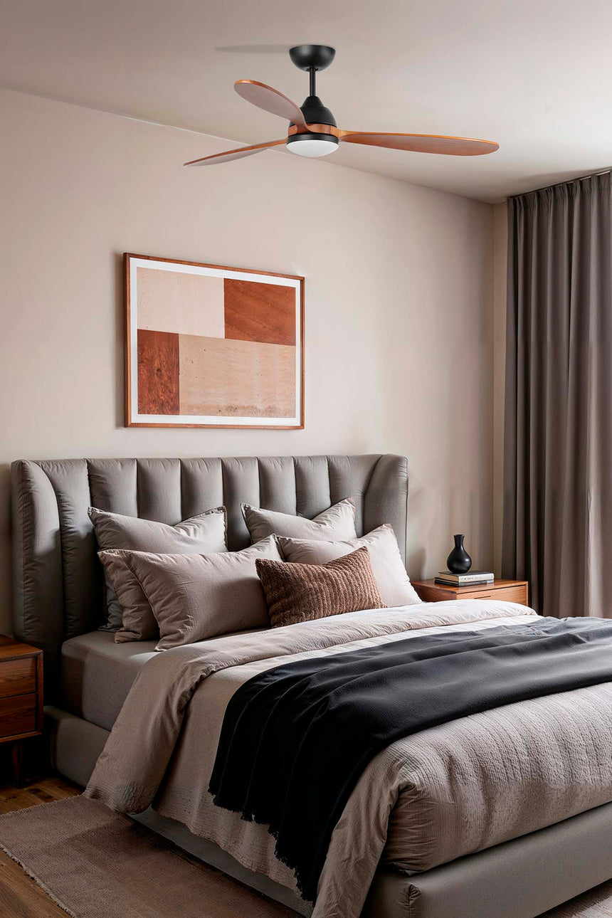 Ventilador de techo con luz Faro Poros motor DC palas de madera LED nogal 2700K Ø132cm 3 palas 33527