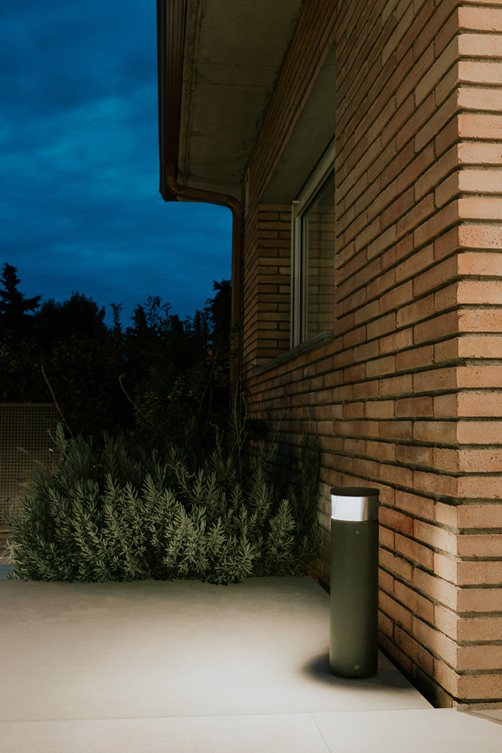 LedsC4 Baliza IP66 Dan 450Mm LED 11.2 Sw 3000-4000K Gris Urbano 439Lm 55-E019-Z5-EH