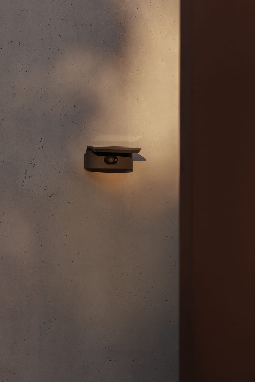 Aplique de exterior Faro Luma LED gris oscuro 3000K IP65 120° 74456