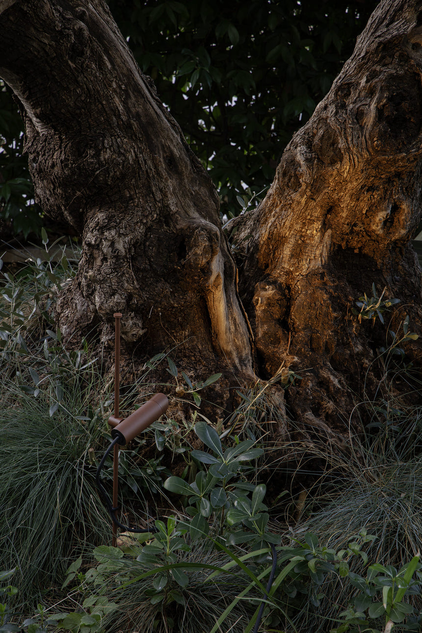 Estaca/Pincho de exterior Faro Clap 63cm LED marrón oxido 3000K IP65 15° 38° 24V 6W 75708-433