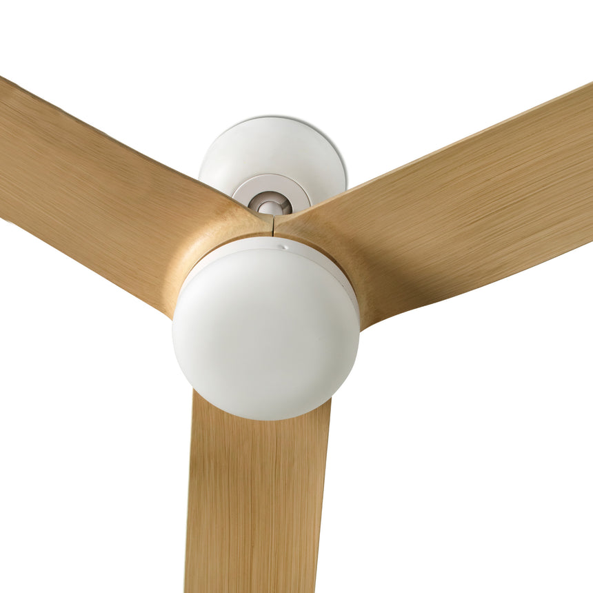 Faro PUNT M LED Ventilador de techo blanco/madera clara con motor DC 33816-20
