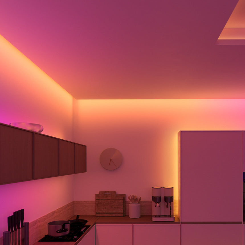 Philips Hue White and Color Ambiance Tira LED flux ledstrip blanco RGBW 48W 87211