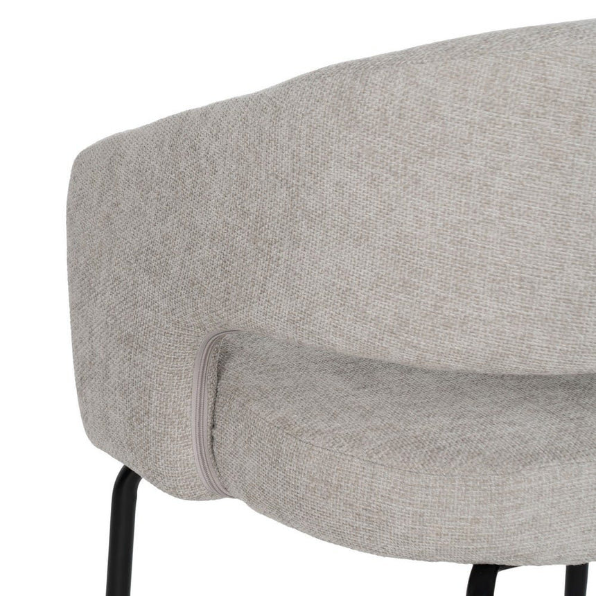 Silla IXIA 612599 tapizada gris con patas negras, detalle posterior del respaldo