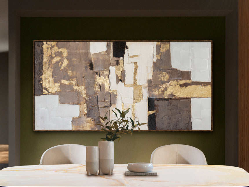 Cuadro Schuller Memory 609876 de 183×93 cm con pintura acrílica, pan de oro y marco marrón rayado en un comedor