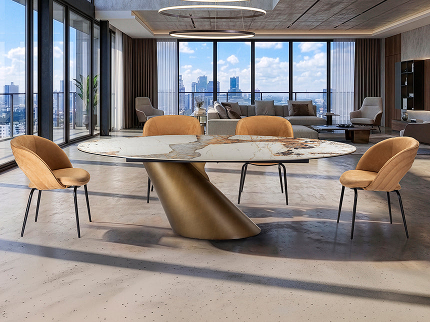 Mesa Schuller Zima 240 con base bronce patinado y tablero Pandora; ambiente con sillas y lámpara no incluidas