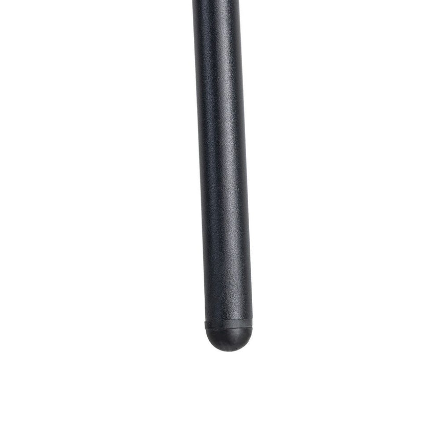 Silla con brazos IXIA 616395 tapizada moka con patas oscuras, detalle de la pata