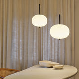 LedsC4 Ilargi Lámpara de techo colgante bola LED madera oscura y opal Ø230 00-6010-92-F9