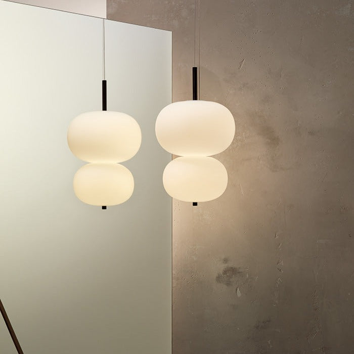 LedsC4 Ilargi Lámpara de techo colgante bolas LED madera oscura y opal 00-6013-92-F9