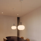 LedsC4 Ilargi Lámpara de techo colgante bola LED madera oscura y opal Ø320 00-6457-92-F9