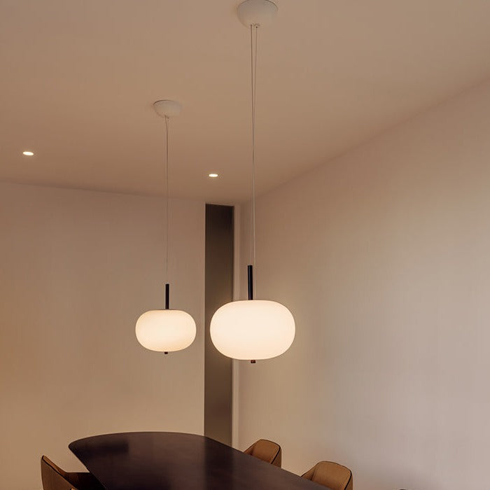 LedsC4 Ilargi Lámpara de techo colgante bola LED madera oscura y opal Ø320 00-6457-92-F9