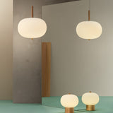 LedsC4 Ilargi Lámpara de techo colgante bola LED madera clara y opal Ø320 00-6457-93-F9