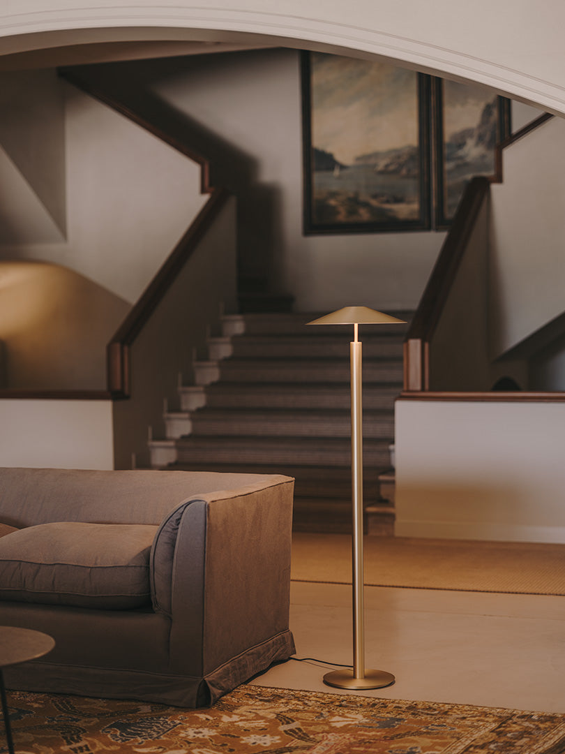 LedsC4 Lámpara de pie de salón H LED oro mate 25-7742-DN-DN