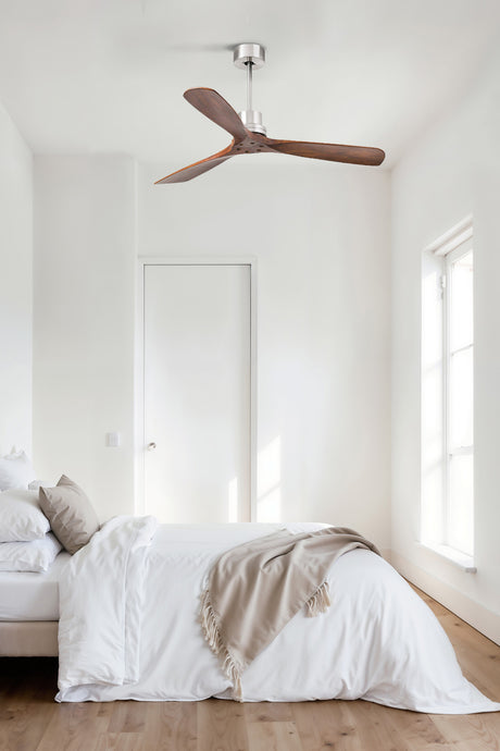 Ventilador de techo sin luz Faro Lantau motor DC palas de madera nogal Ø132cm 3  — ambiente