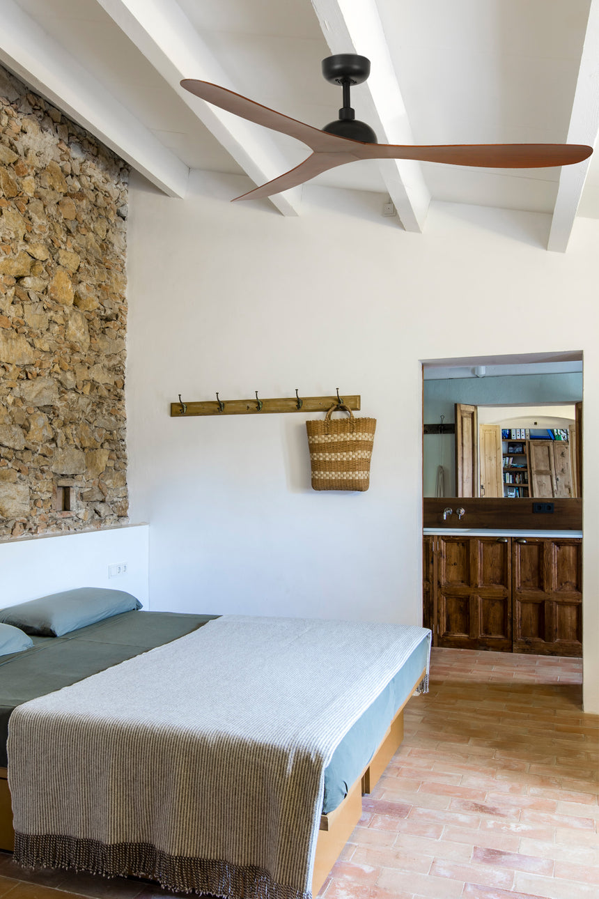 Ventilador de techo sin luz Faro Gotland motor DC palas de madera nogal Ø132cm 3 palas 33447WT