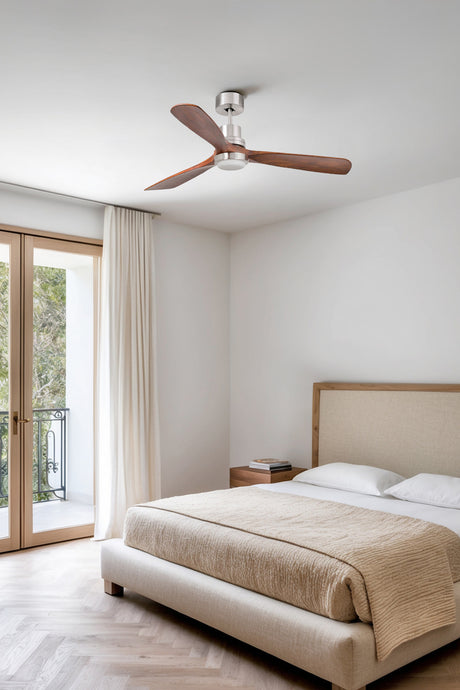Ventilador de techo con luz Faro Lantau motor DC palas de madera LED nogal 3000K — ambiente