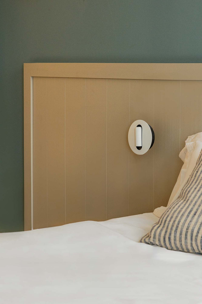 Lámpara de pared aplique Faro Timit con lector LED blanco mate 2700K 62762