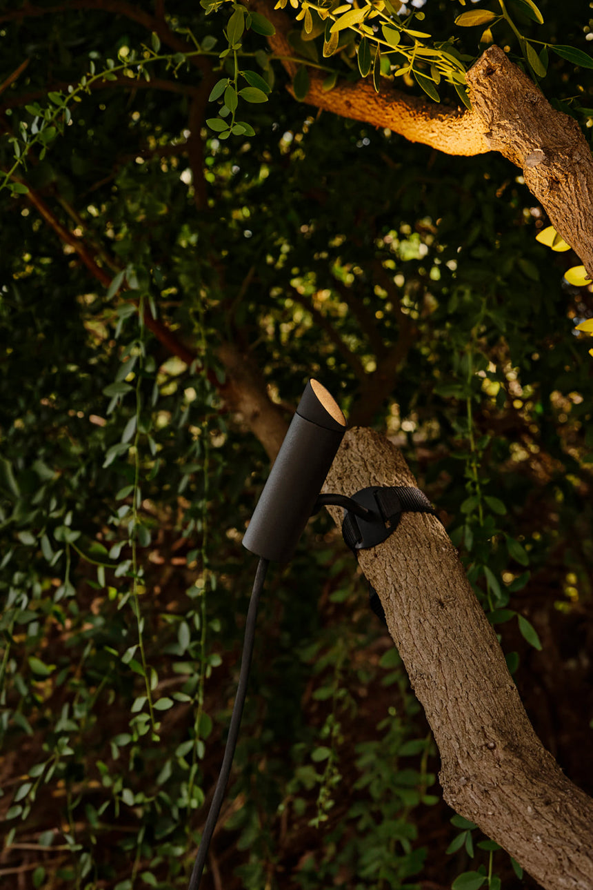 Proyector de exterior Faro Clap LED negro 3000K IP65 38° 24V 6W fijación árbol 63cm 75703-233DR