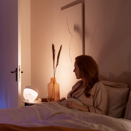Philips Hue White and Color Ambiance Lámpara de mesa Iris blanco RGBW 8W 871951426446500 570lm - imagen 5