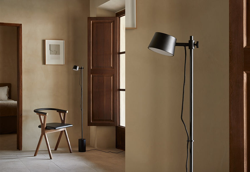 Lámpara de pie Aromas Nera LED 8W madera 140 cm P1229