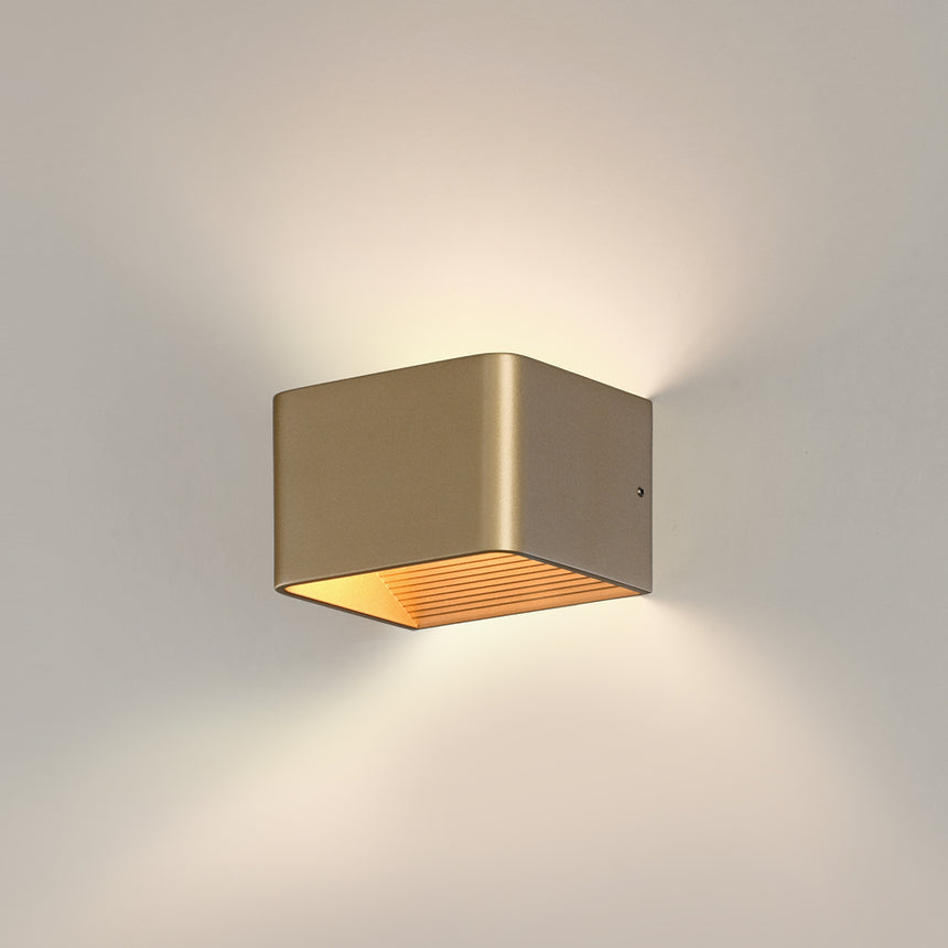 ACB Icon Aplique 16/3089-10 Oro Tecnico, LED 8.5W 890lm, CRI90 I, LED integrado, Kelvin 2700K-3000K Slide Switch A3089170OT