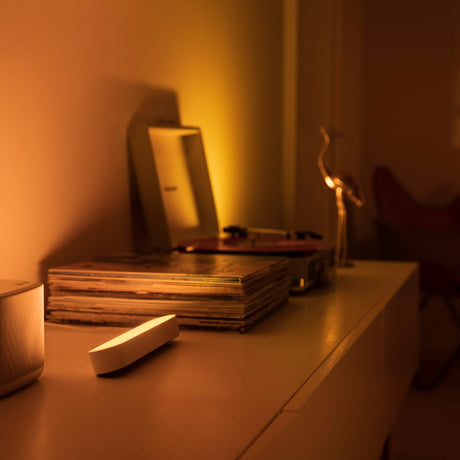 Philips Hue White and Color Ambiance Lámpara de mesa Play blanco RGBW 7W 7820331E7 530lm - imagen 4