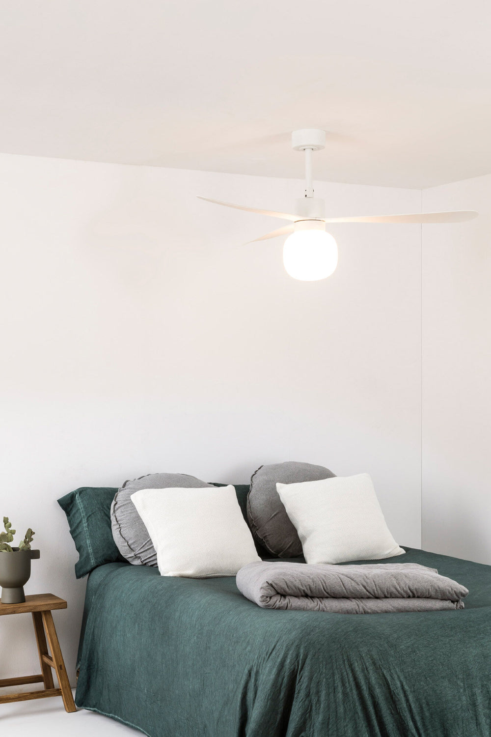 AMELIA L BALL LED Headlight White Fan 33760-25