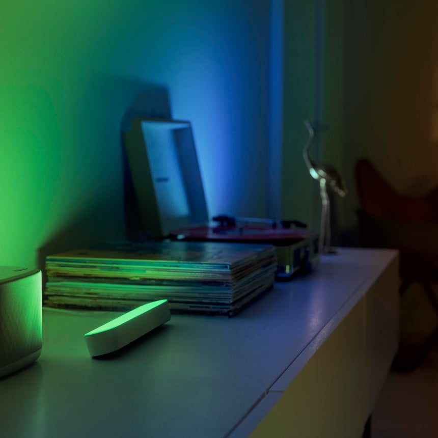 Philips Hue White and Color Ambiance Lámpara de mesa Play blanco RGBW 7W 7820131P7 530lm - imagen 3