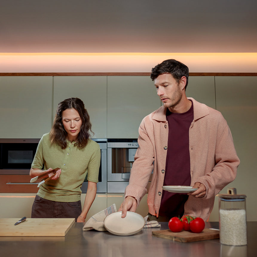 Philips Hue White and Color Ambiance Tira LED flux ledstrip blanco RGBW 60W 87211