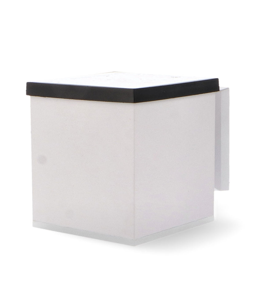 Aplique solar LEDME Jano LM6439 blanco, vista de tres cuartos sobre fondo blanco