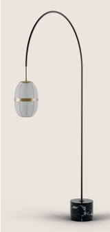 Lámpara de pie Aromas Pull P1249 con tulipa oro envejecido, lino y base de mármol negro, vista completa