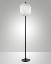 Lámpara de pie Fabas Luce Domizia 3689-10-101 con estructura negra y pantalla blanca de vidrio soplado