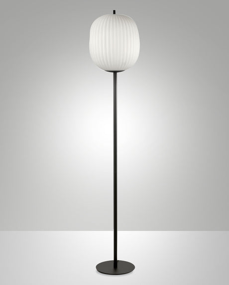 Lámpara de pie Fabas Luce Domizia 3689-10-101 con estructura negra y pantalla blanca de vidrio soplado