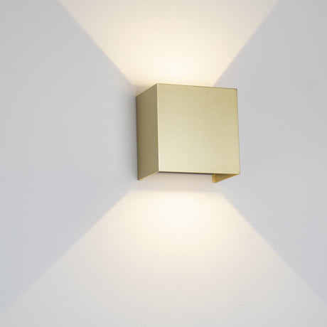 Aplique de exterior Mantra Davos LED aluminio dorado 2700 regulable IP65 15cm