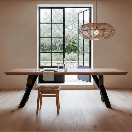 Mesa de comedor IXIA 615024 de madera de acacia natural y base de hierro de 240 cm en un comedor