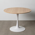Mesa de comedor IXIA 615319 con sobre redondo en tono natural y pie central blanco, vista completa