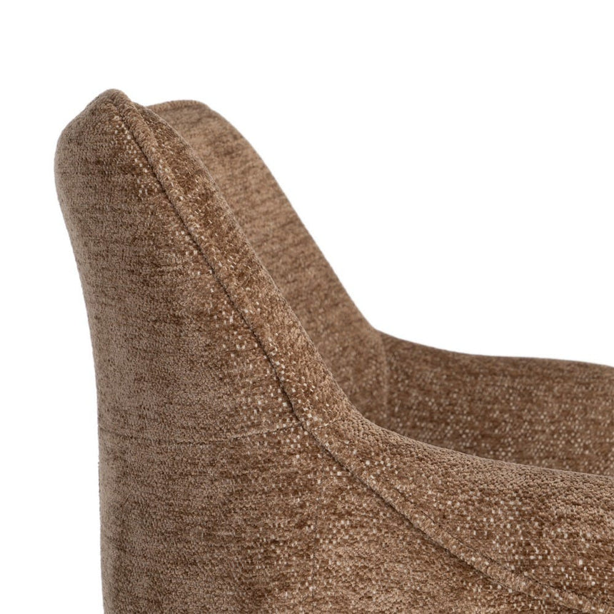 Silla giratoria IXIA 617029 marrón, detalle lateral del respaldo y costura