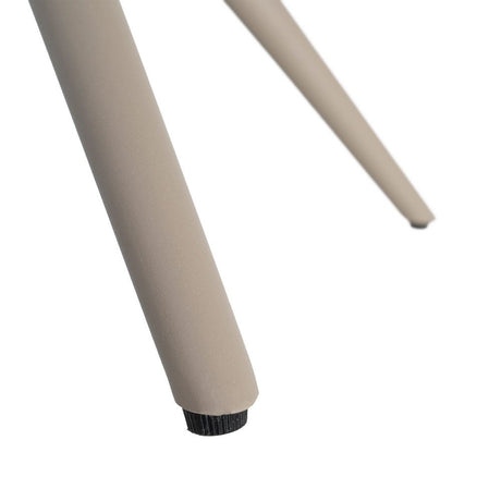 Silla giratoria IXIA 617029 marrón, detalle del apoyo de una pata