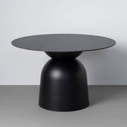 Mesa de comedor de piedra sinterizada negra de 120 cm, vista completa en ambiente