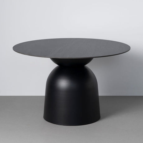 Mesa de comedor de piedra sinterizada negra de 120 cm, vista completa en ambiente